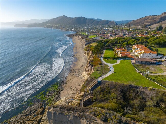 Building Photo - Furnished Townhome in Pismo Beach with Oce...