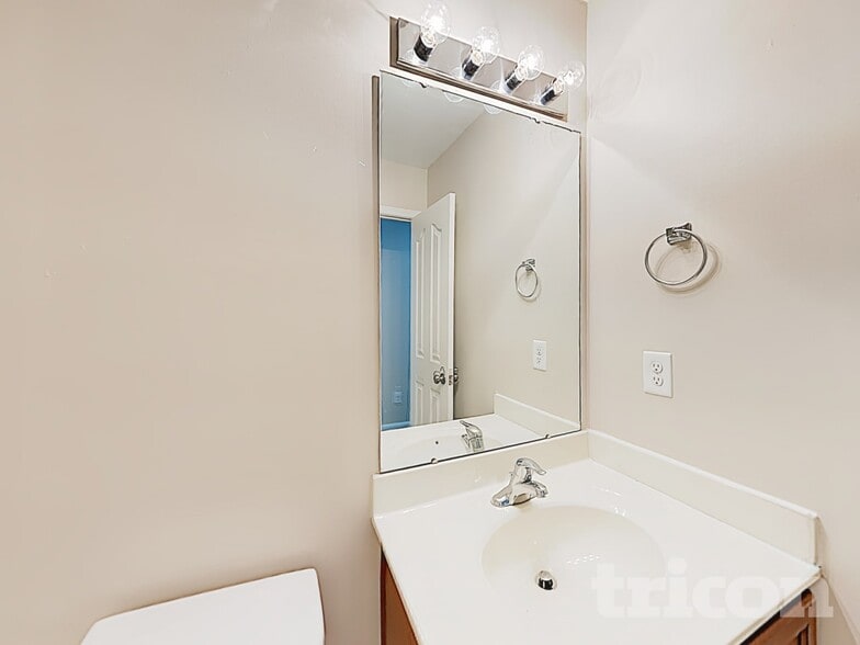 Building Photo - 4740 Brewer Dr