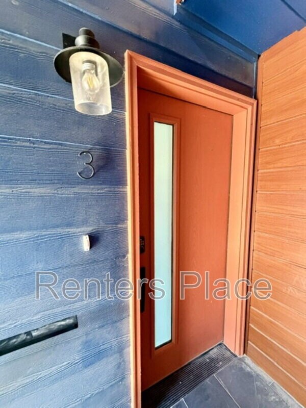 Building Photo - 624 S Quincy Ave