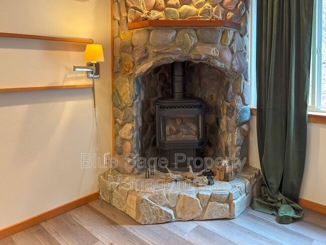 Building Photo - 241896 US-101