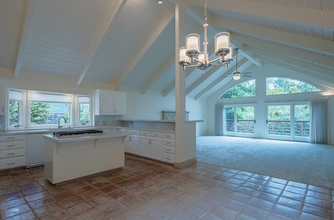 Building Photo - 4055 Sunset Ln