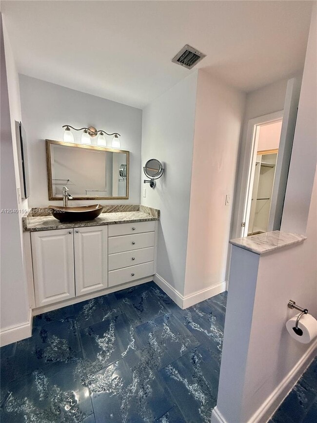 Building Photo - 9717 N New River Canal Rd