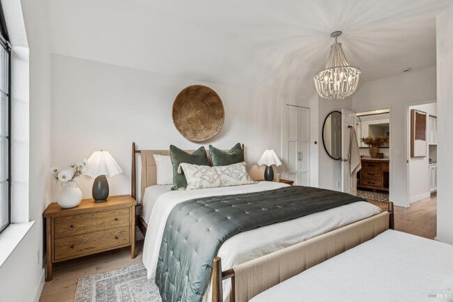 Building Photo - 93 Ashford Ave