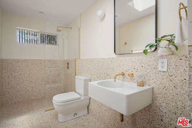 Building Photo - 1227 Tellem Dr