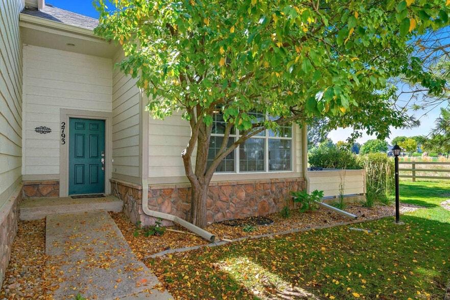 Building Photo - 2667 Whitetail Cir