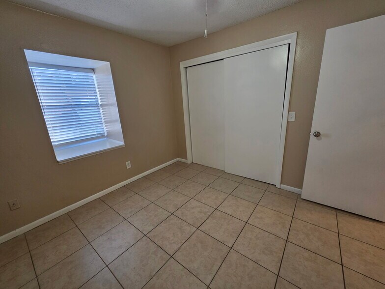 Building Photo - 9004 Tudor Dr