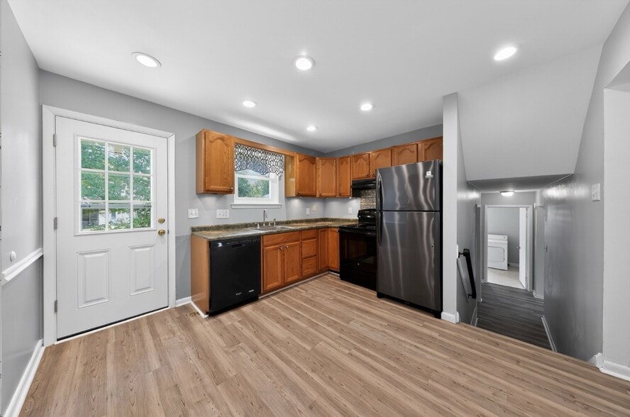 Building Photo - 31 N Skyward Dr