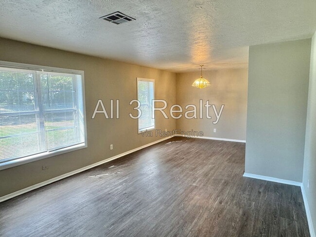 Building Photo - 176 Scenic Dr