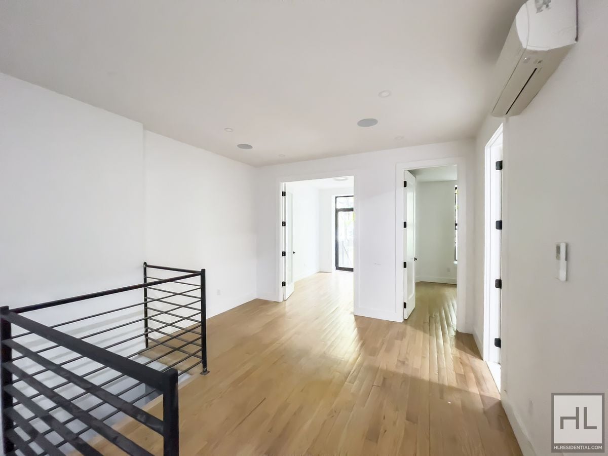 Building Photo - PUTNAM AVENUE / Spacious 2-Bed 1/5 Bath Du...