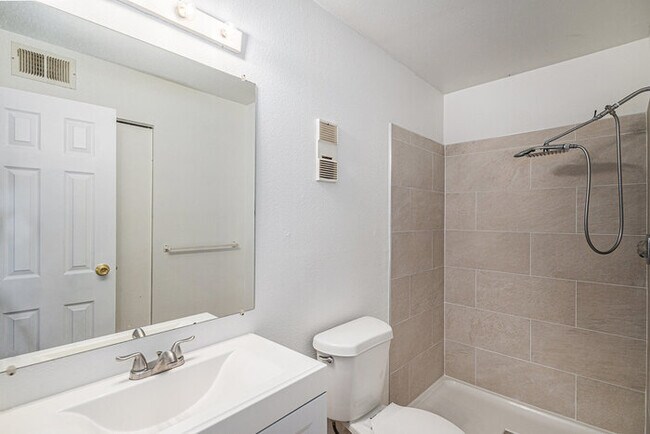 Building Photo - 14424 E Colorado Dr