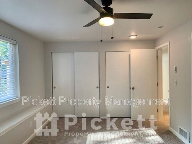 Building Photo - 290 Tahuyeh Pl W