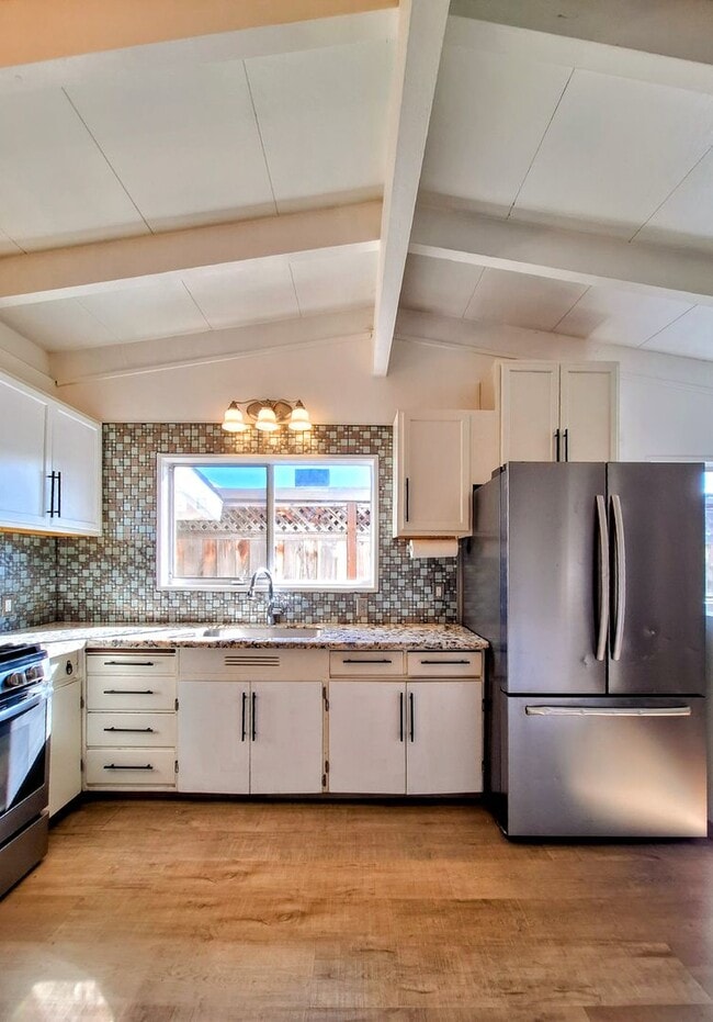 Building Photo - Refurbished 3bd Single Story House With Carport & Large Yards