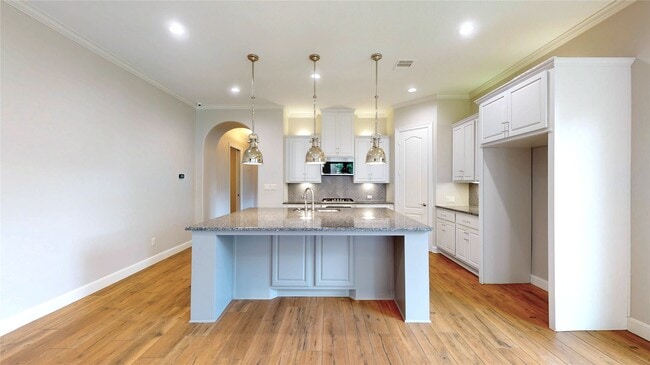 Building Photo - 8870 Van Allen Dr