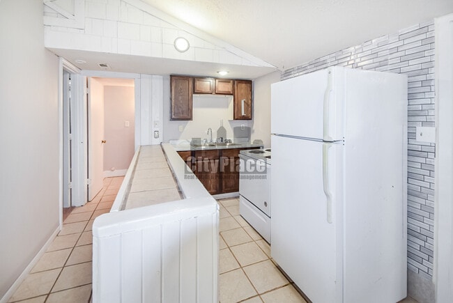 Building Photo - 2633 S Randolph St