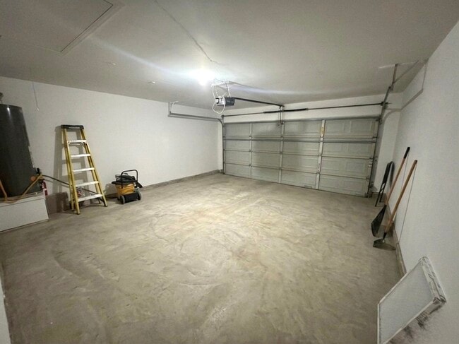 Building Photo - 15518 Evergreen Grove Dr