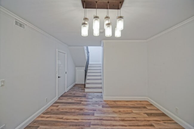 Building Photo - Beautifully Remodeled, Detached Front Town...