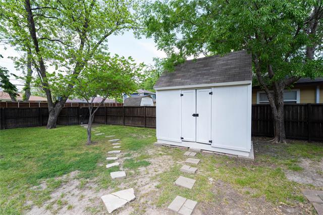 Building Photo - 10231 Pinecrest Dr