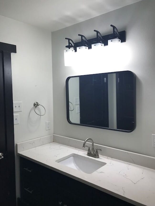 Building Photo - Breckenridge House