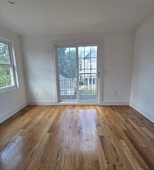 Primary Photo - 119 Rochelle St