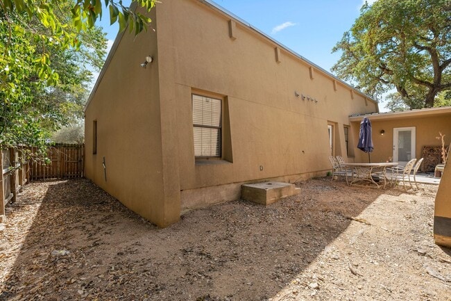 Building Photo - 525 W Hutchison St