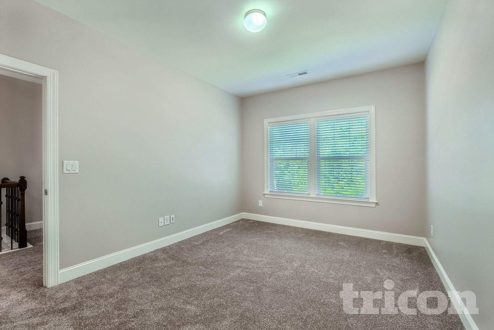 Building Photo - 6013 Hyde Park Drive