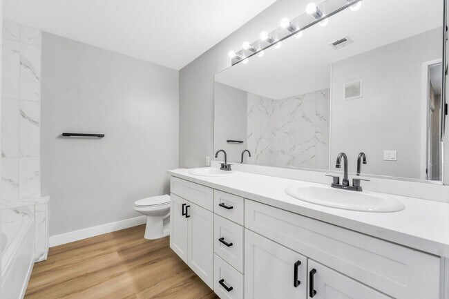 Building Photo - Stylishly Renovated Condo with Modern Finishes in a Gated Community!