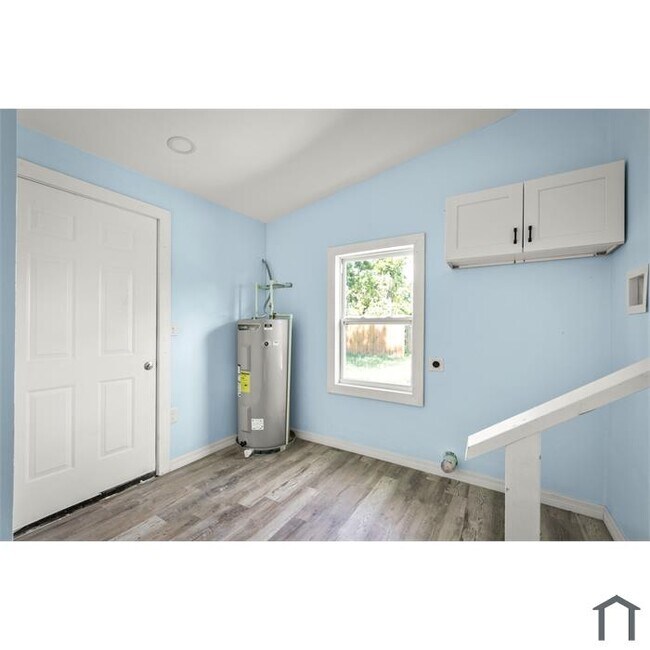 Building Photo - 260 Vernis Ave