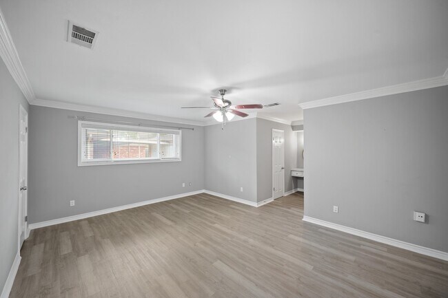 Building Photo - 6215 S Braeswood Blvd