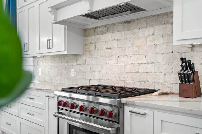 Building Photo - 14300 Front Beach Rd