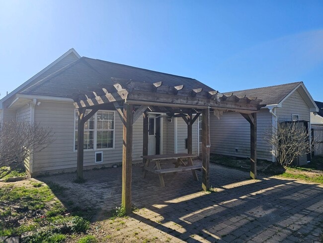 Building Photo - NEW LISTING!!!! Dont Miss Out