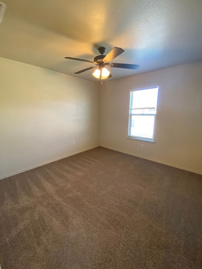 Building Photo - Cute 3/2/2 townhome in the Lubbock-Cooper District