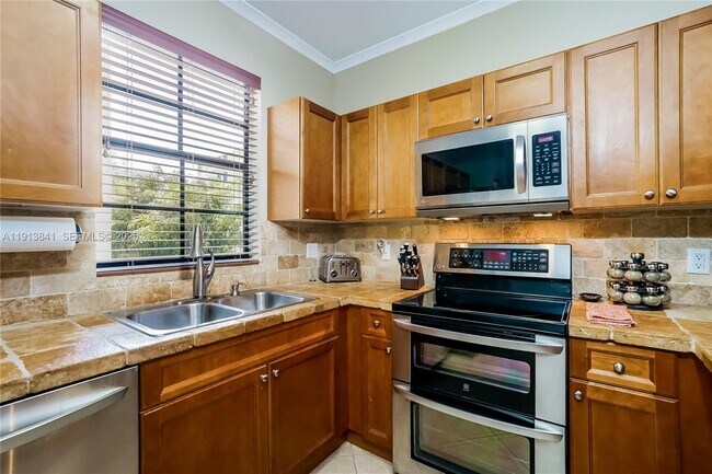 Building Photo - 2769 Coconut Ave