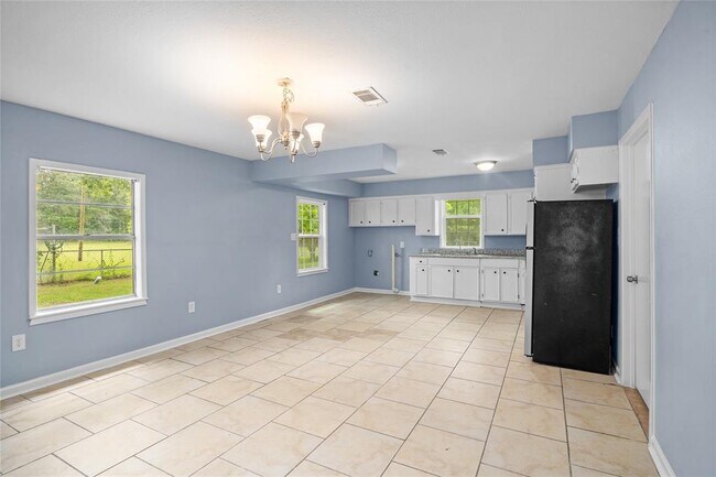 Building Photo - 20339 Pin Oak Loop