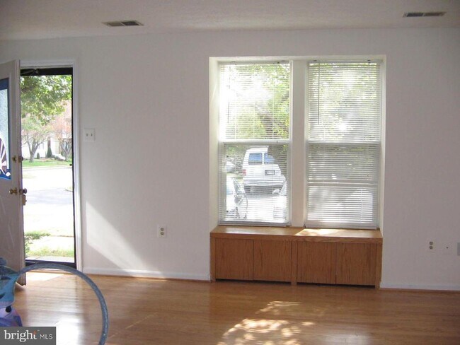 Building Photo - 518 White Surf Terrace