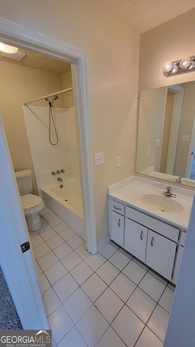 Building Photo - 2462 Lehaven Dr