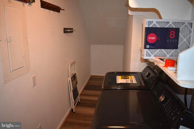 Building Photo - 10730 Symphony Way