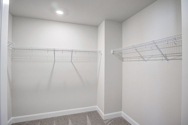 Building Photo - Updated Townhome with 1 Car Garage - close to Southpoint!