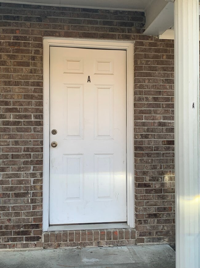 Building Photo - 220 E Church St