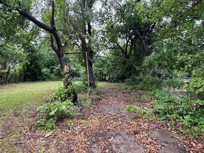 Building Photo - 1904 NE 25th St