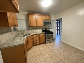 Building Photo - 519 S Tamarind Ave