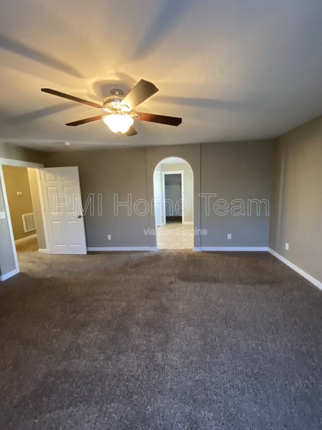 Building Photo - 972 Stonehaven Dr