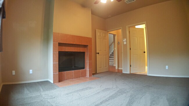 Building Photo - Secluded Hill Country home on huge lot!  Gorgeous home in tranquil setting!