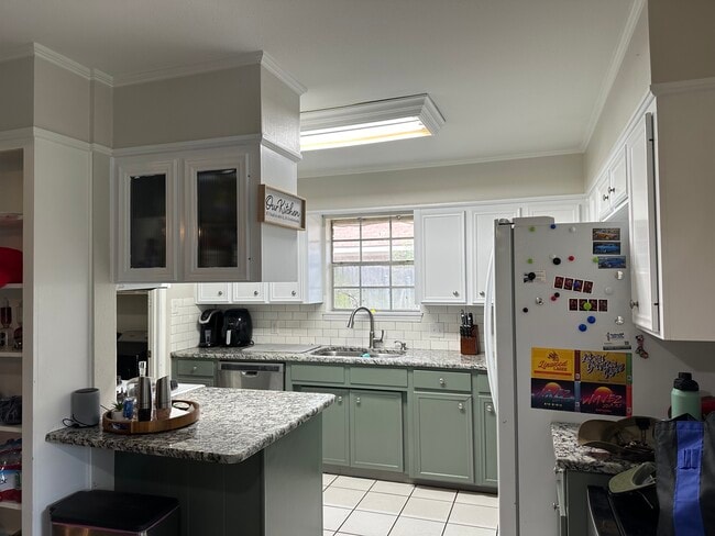 Building Photo - 8641 Chalmette Dr