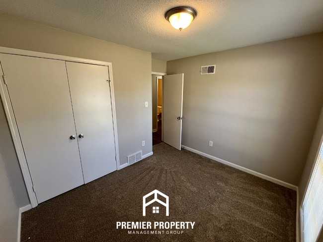 Building Photo - 4702 Chevron Rd