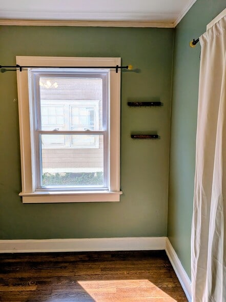 Building Photo - 1021 E 76th St