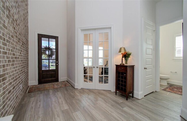Building Photo - 2349 Goldenglade Dr