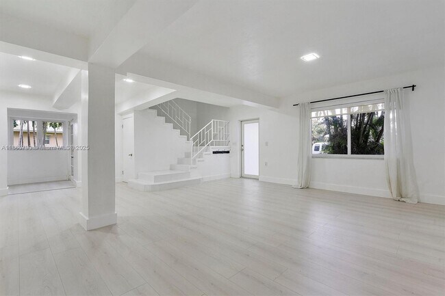 Building Photo - 600 91st St