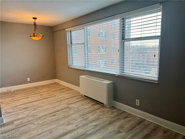 Building Photo - 11850 Edgewater Dr