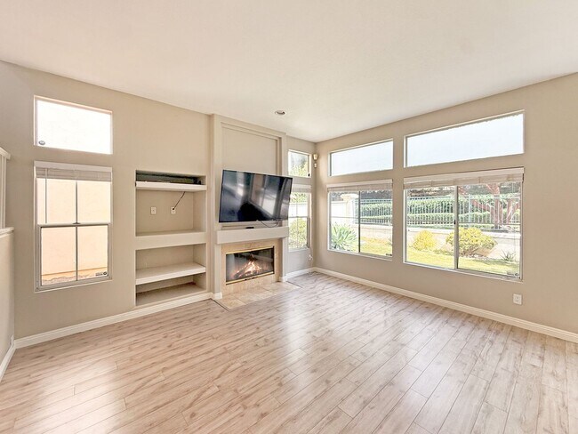 Building Photo - SD: Spacious 3BD/3BA Home in University City with Community Pool, Backyard Patio & 2-Car Garage