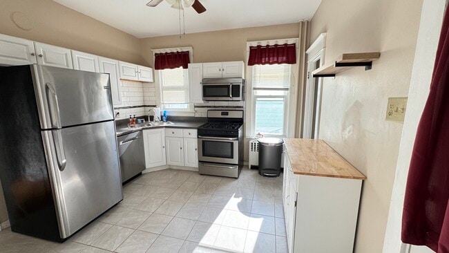 Building Photo - 15 W Erie St